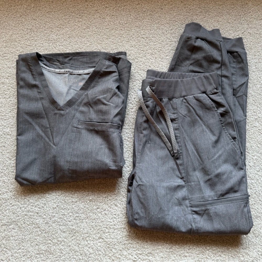 Fabletics Charcoal Women's Scrub Set